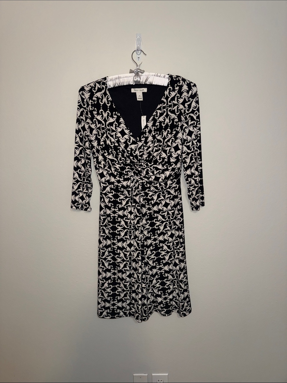 White House Black Market Black & White Printed Long-Sleeve Wrap Dress NWT. G